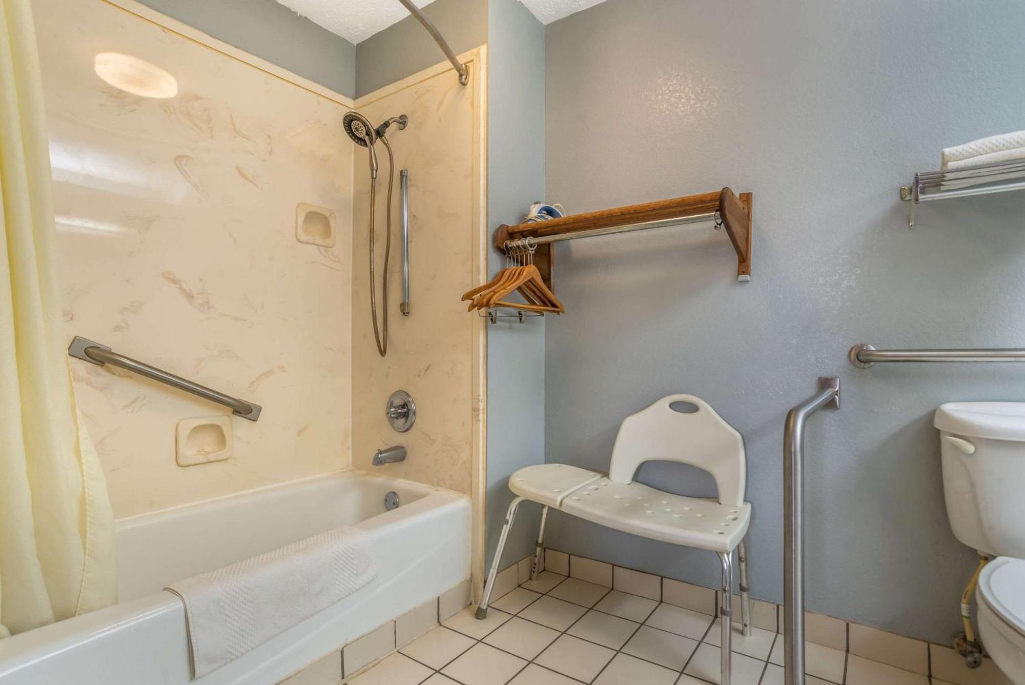 Econo Lodge Inn&Suites Filadelfia Esterno foto
