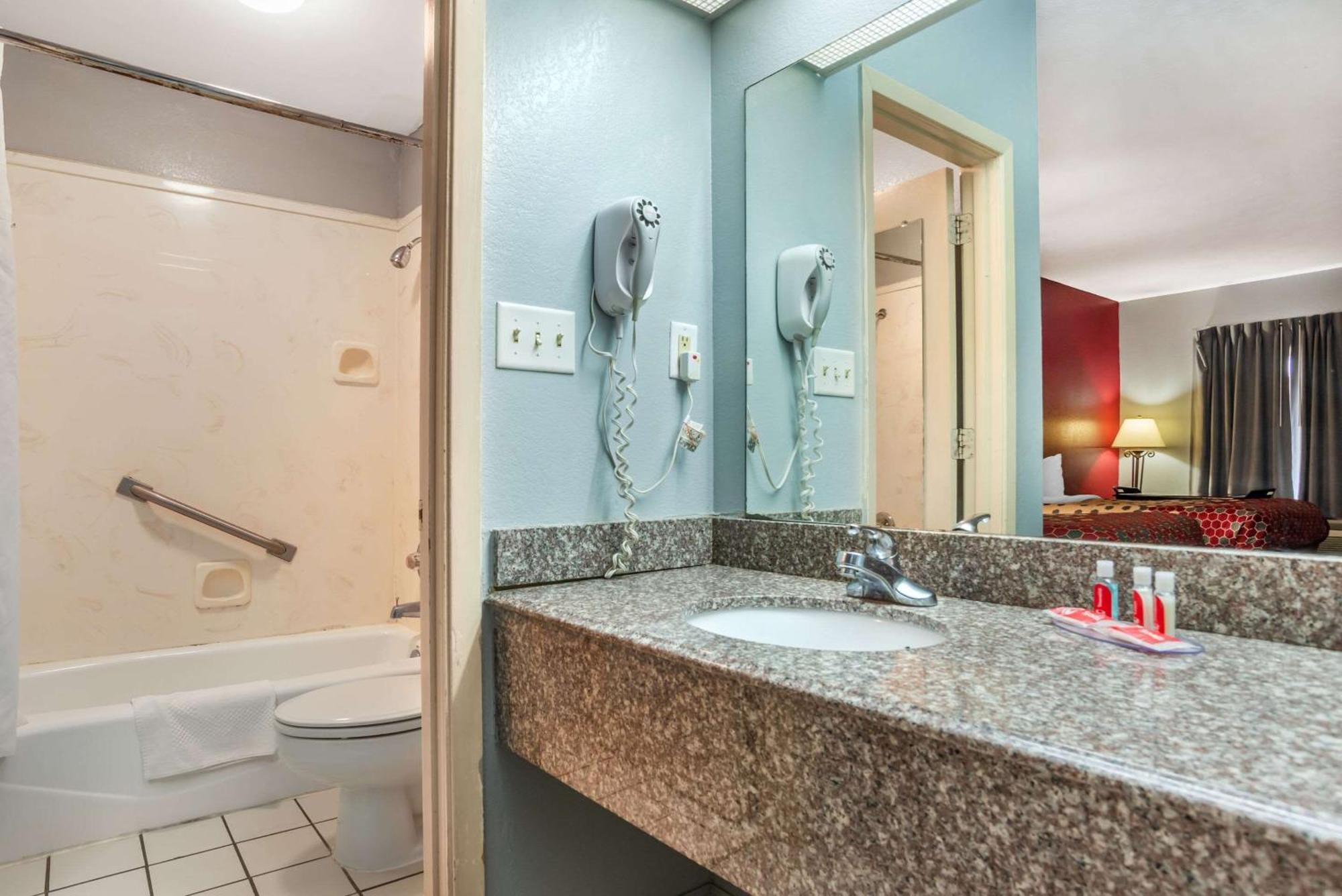 Econo Lodge Inn&Suites Filadelfia Esterno foto
