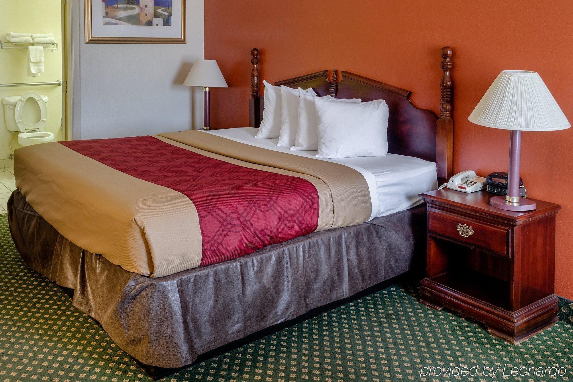 Econo Lodge Inn&Suites Filadelfia Esterno foto