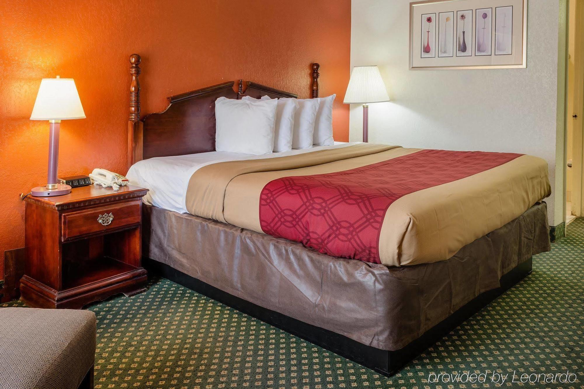 Econo Lodge Inn&Suites Filadelfia Esterno foto